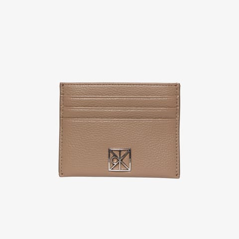 کیف کارت زنانه Calvin Klein Emblem Pebble قهوه‌ای