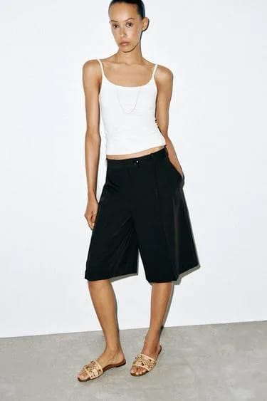 LONG PLEATED BERMUDA SHORTS