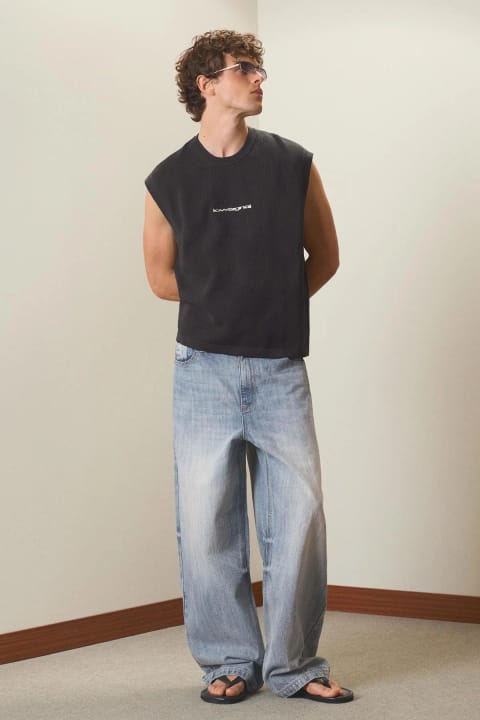 تی‌شرت بنددار گلدوزی‌شده Bershka