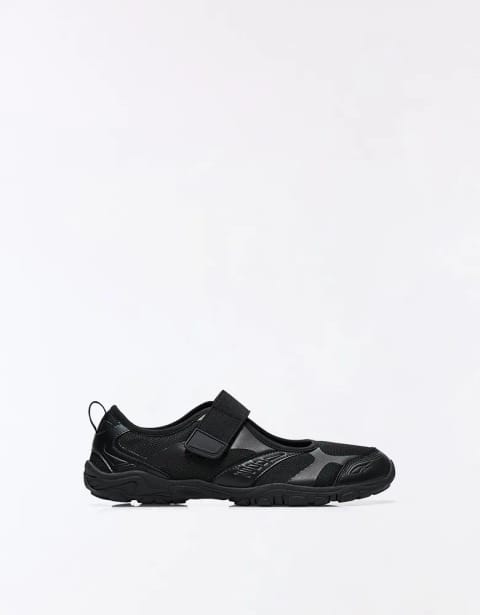 Sporty barefoot ballet flats