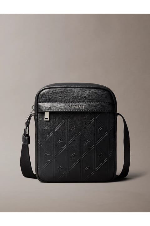 کیف دوشی زنانه Calvin Klein مشکی لوگودار مناسب استفاده روزمره