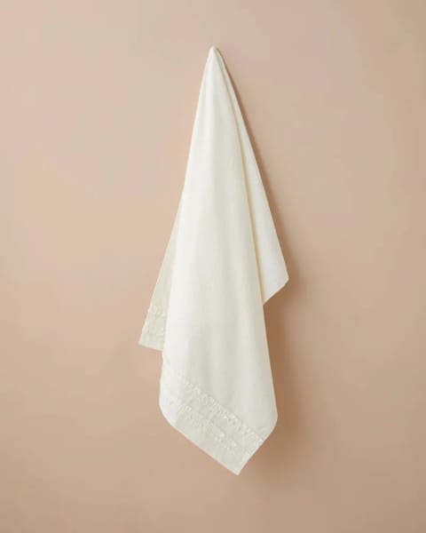 حوله حمام لبه چیندار Soft Ruffle، ۱۰۰٪ پنبه، ۷۰×۱۴۰ سانتیمتر، رنگ عاجی