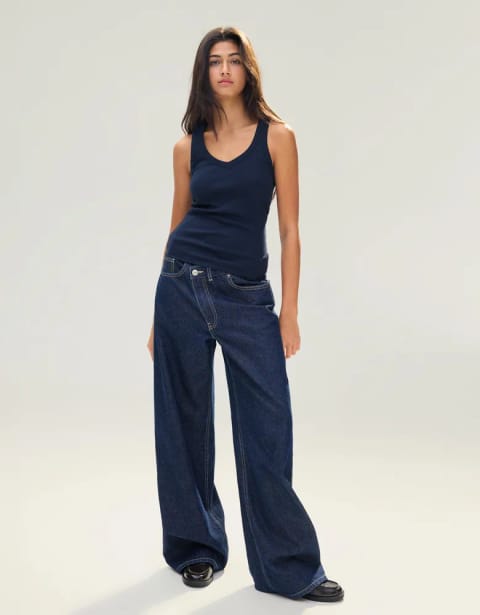 V-neck top با بندهای نازک