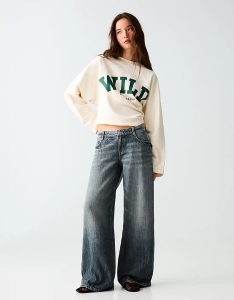 Low-rise wide-leg jeans