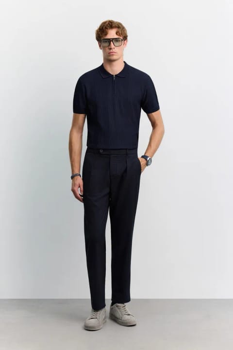 شلوار Relaxed Fit سرمه‌ای با دکمه نرم، بند کمری و کمر کش‌دار در پشت