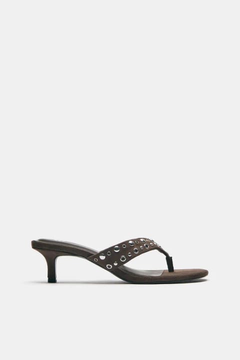 صندل پاشنه‌دار با جزئیات منگنه pull&bear