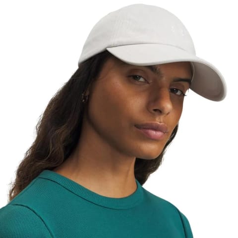 Under Armour Blitzing Low کلاه زنانه تنظیم‌شونده سفید