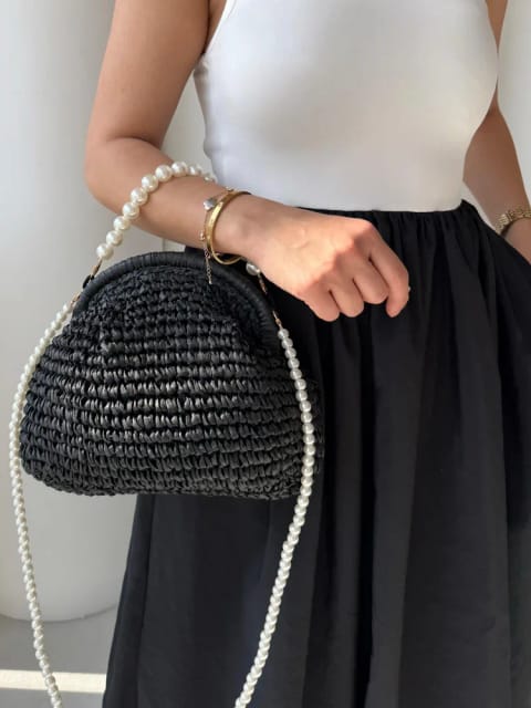 کیف حصیری Pearl با بند مرواریدی مشکی