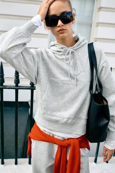 BASIC HOODIE