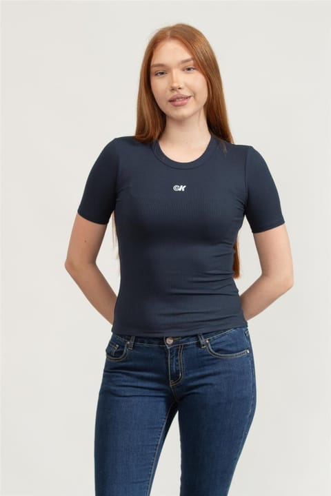 تیشرت یقه گرد زنانه Calvin Klein سرمهای